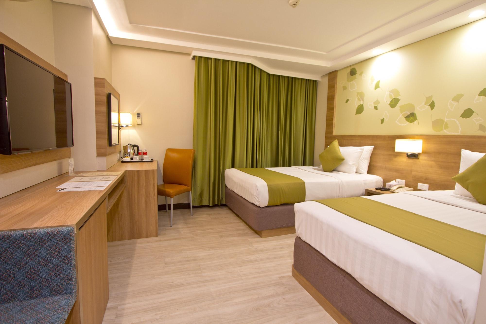 Crown Regency Makati 3*