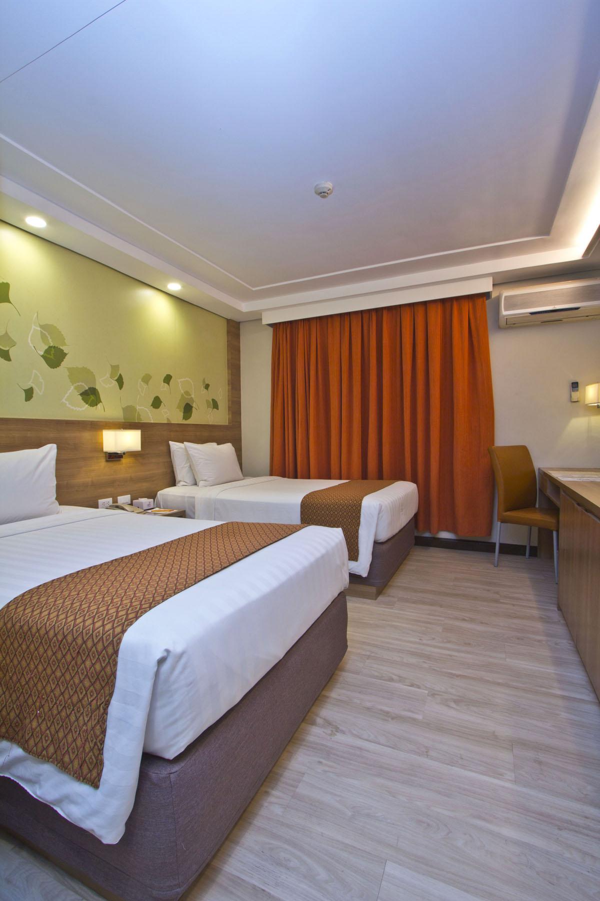 Crown Regency Makati Hotel 3*