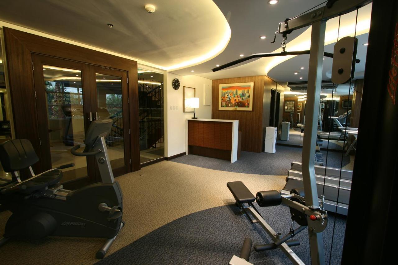 Crown Regency Makati 3*