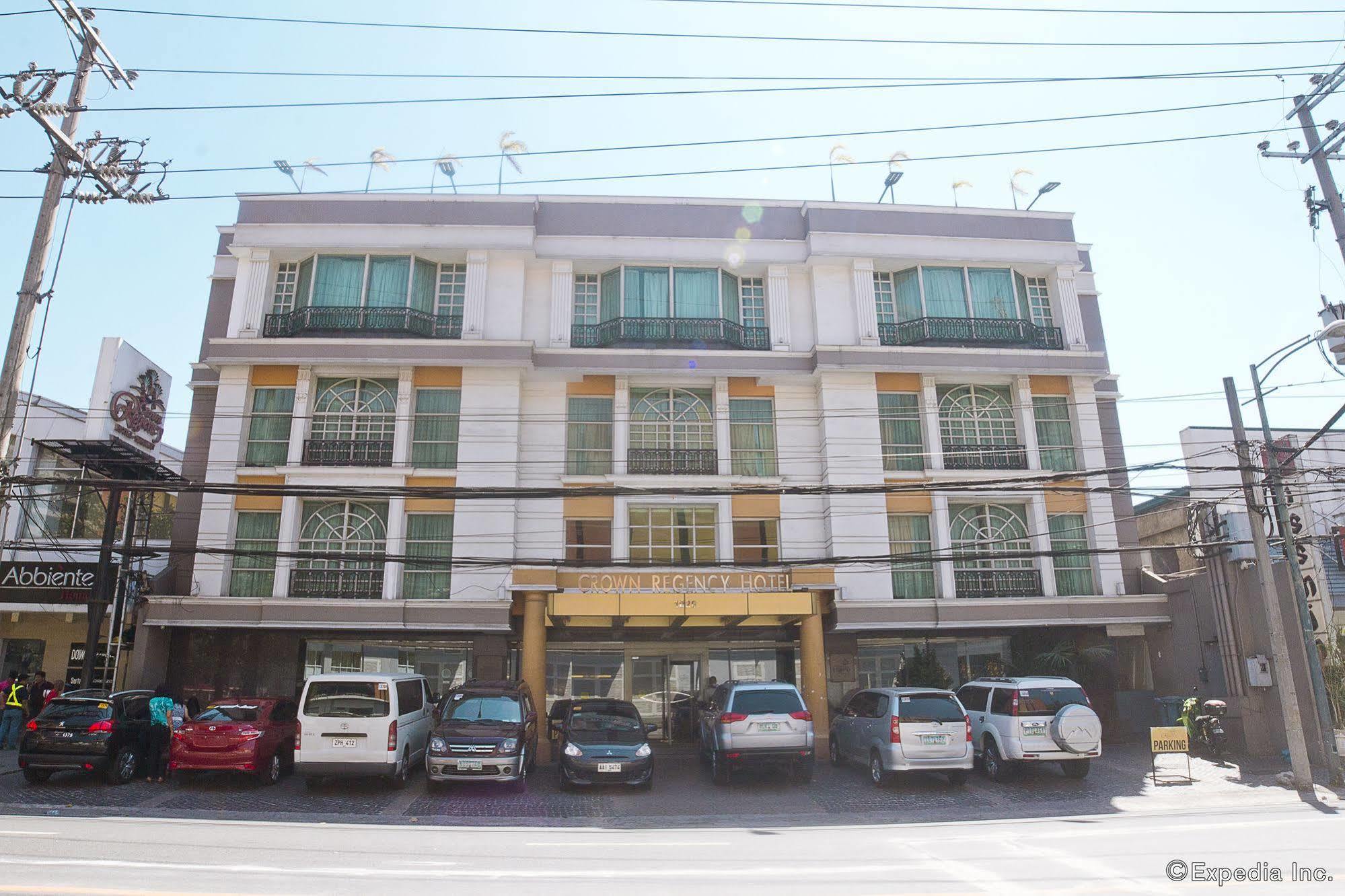 Crown Regency Makati Hotel 3*