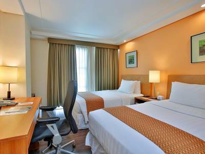 Crown Regency Makati Hotel 3*